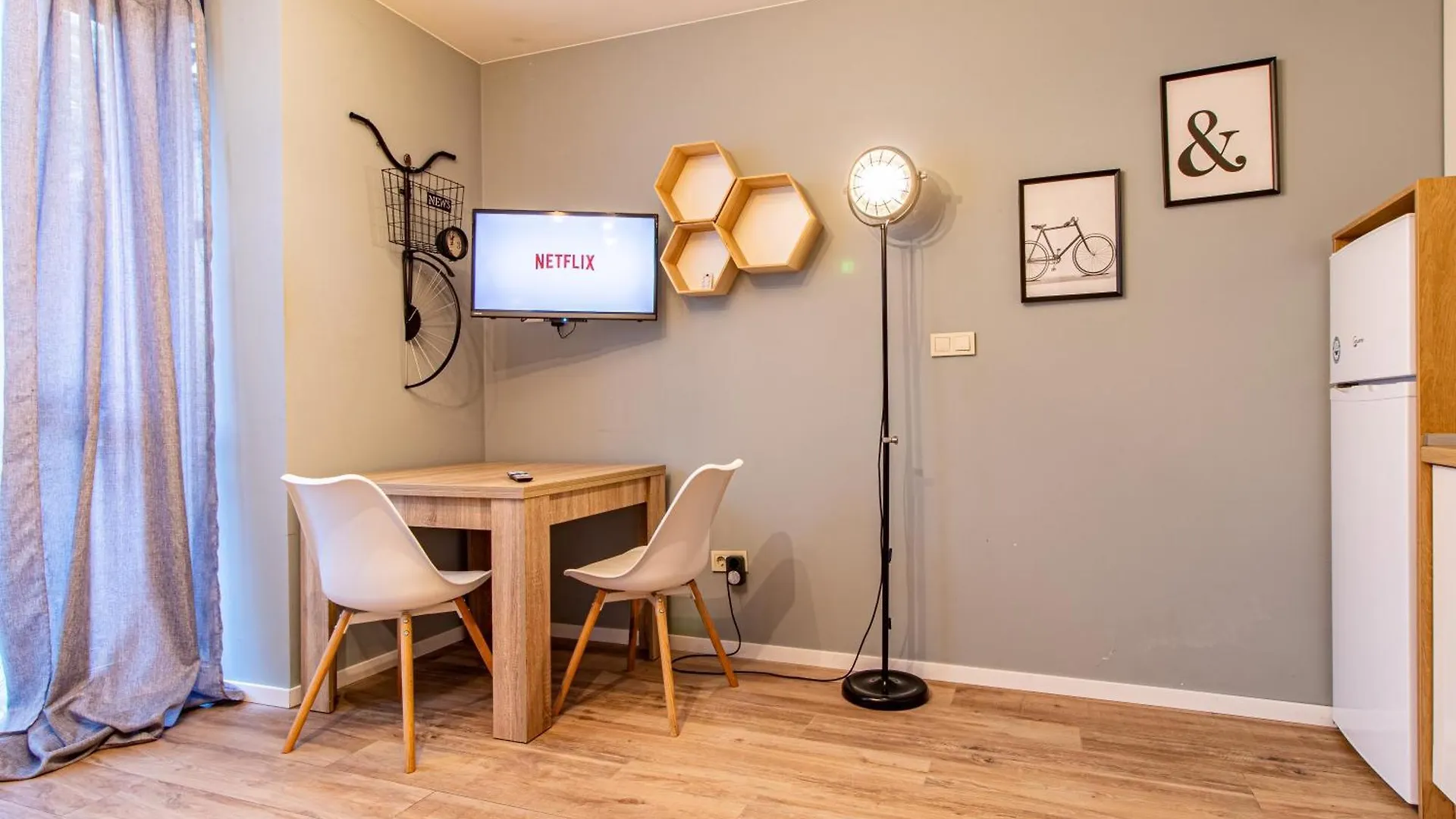 Stay & Explore Sofia - Central Studio